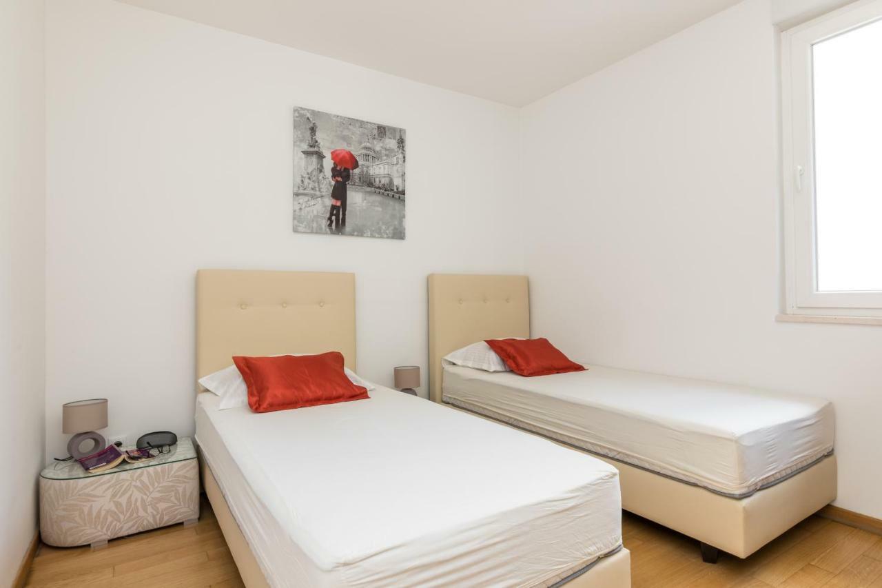 Apartment Marcela With Private Parking 스플리트 외부 사진